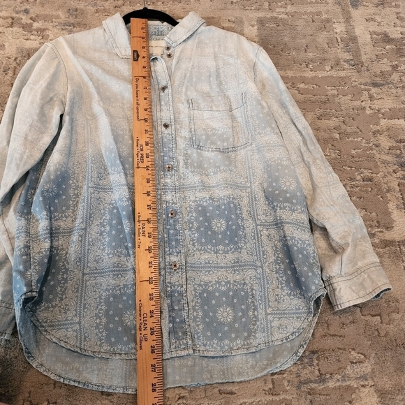 American Eagle Blue Ombre Long Sleeve Button Down Chambray Shirt Small Oversized - Picture 15 of 16